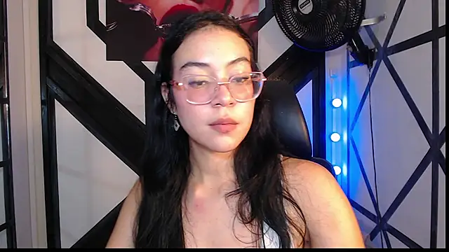 Snapshot of megan_0701 chatting on June 10, 9:57 pm megan 0701 online show from June 10, 9:57 pm