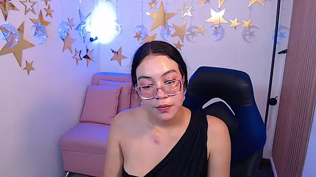 Snapshot of megan_0701 chatting on June 14, 2:24 am megan 0701 online show from June 14, 2:24 am