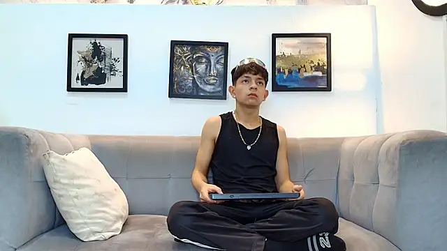 Snapshot of BLACK_AND_WHITET chatting on June 10, 1:39 am BLACK AND WHITET online show from June 10, 1:39 am