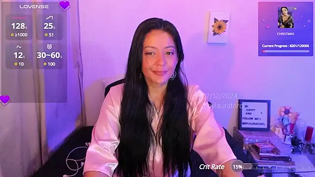 LauraToro  online show from December 7, 8:55 am