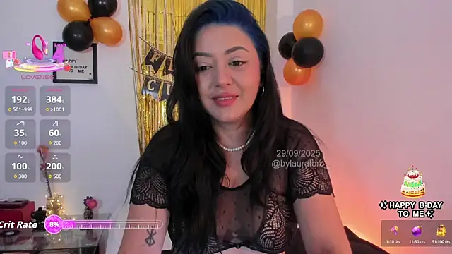 Snapshot of LauraToro_ chatting on September 29, 1:38 pm LauraToro online show from September 29, 1:38 pm