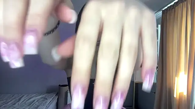 Snapshot of amelialiana chatting on June 13, 1:42 pm amelialiana online show from June 13, 1:42 pm