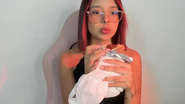 Melaniie fox  online show from August 1, 11:36 pm