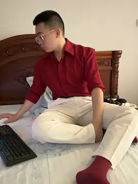 Snapshot of iamtobias chatting on June 11, 6:11 am iamtobias online show from June 11, 6:11 am