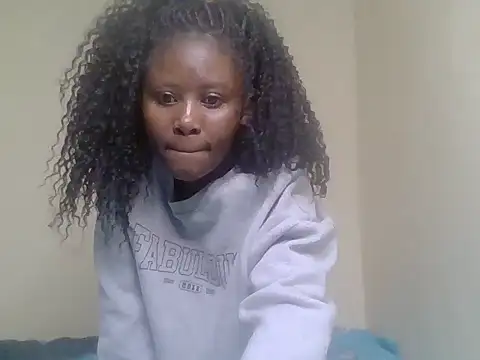 cute bee online show from July 13, 11:51 pm