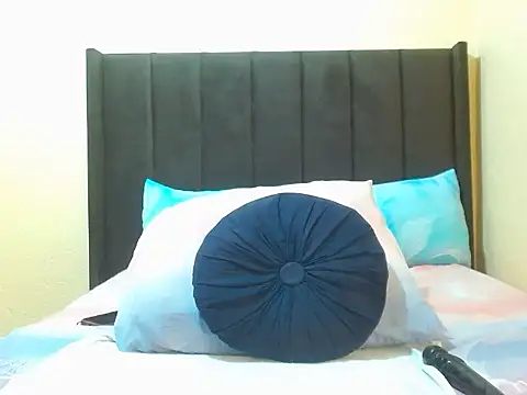Snapshot of NaughtyLuux12 chatting on June 12, 5:45 pm NaughtyLuux12 online show from June 12, 5:45 pm