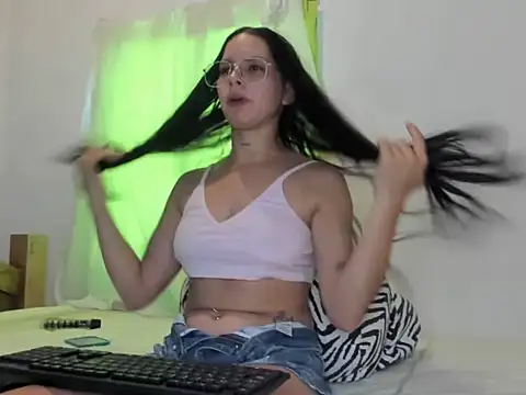 miimii lovee online show from June 16, 7:05 pm