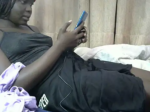 Snapshot of Horny_Barbie17 chatting on June 12, 8:24 am Horny Barbie17 online show from June 12, 8:24 am