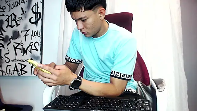 Snapshot of chriisxxx_ chatting on June 14, 12:52 am chriisxxx online show from June 14, 12:52 am