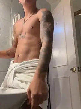 Snapshot of liam_colton chatting on June 11, 3:59 am liam colton online show from June 11, 3:59 am