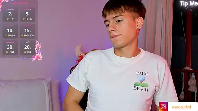 Snapshot of Evaan_Hot chatting on July 13, 3:20 am Evaan Hot online show from July 13, 3:20 am