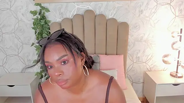 Snapshot of huge_boobs_ebony_ chatting on June 11, 7:23 pm huge boobs ebony online show from June 11, 7:23 pm