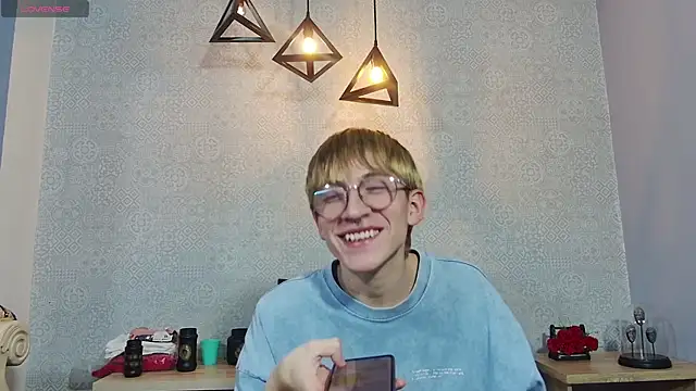 Snapshot of axell_stone_ chatting on June 11, 9:24 pm axell stone online show from June 11, 9:24 pm