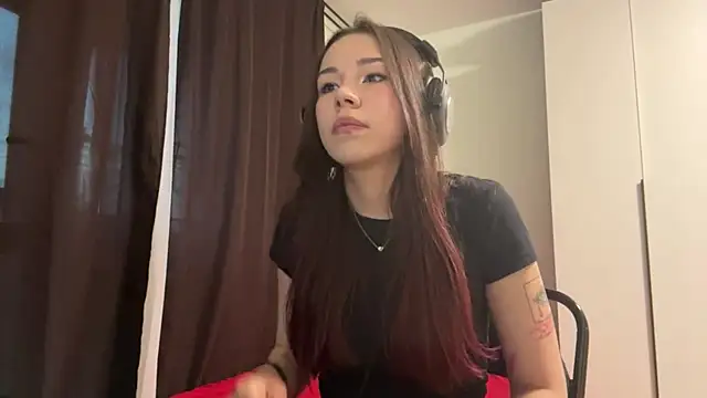HotGirlMilla online show from June 20, 7:38 pm