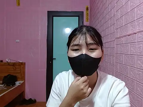 ThuyTien279 online show from July 21, 9:00 am