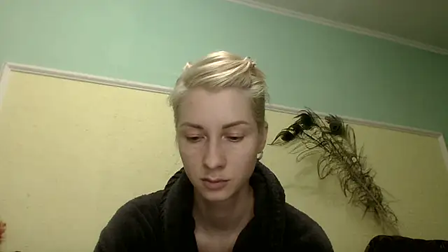 Snapshot of AmberandBlond chatting on June 15, 5:37 pm AmberandBlond online show from June 15, 5:37 pm