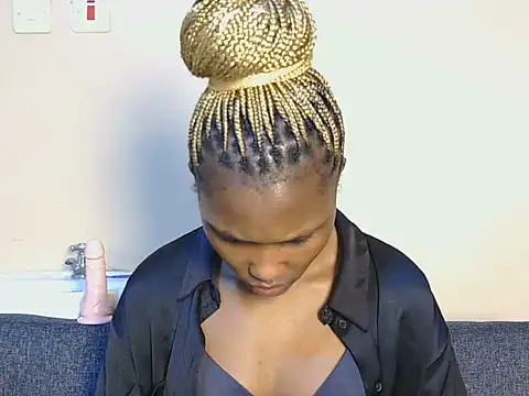 Snapshot of cutieglo chatting on June 12, 1:32 pm cutieglo online show from June 12, 1:32 pm