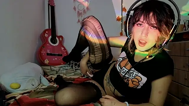 kittenpasive30 online show from July 21, 2:47 am