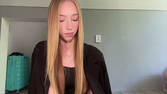 TraceyHowey online show from June 28, 9:26 am