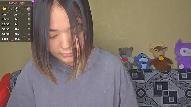 PeachyNoirra online show from June 14, 3:36 pm