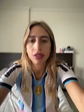 Snapshot of NicoleWilder chatting on June 14, 4:42 pm NicoleWilder online show from June 14, 4:42 pm