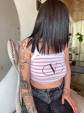 Snapshot of Mariana_pink18 chatting on June 11, 2:04 pm Mariana pink18 online show from June 11, 2:04 pm