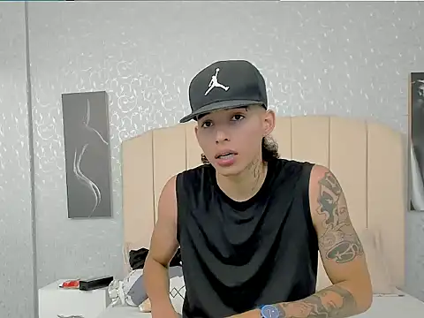 Snapshot of NoahThomson1 chatting on June 13, 12:14 pm NoahThomson1 online show from June 13, 12:14 pm
