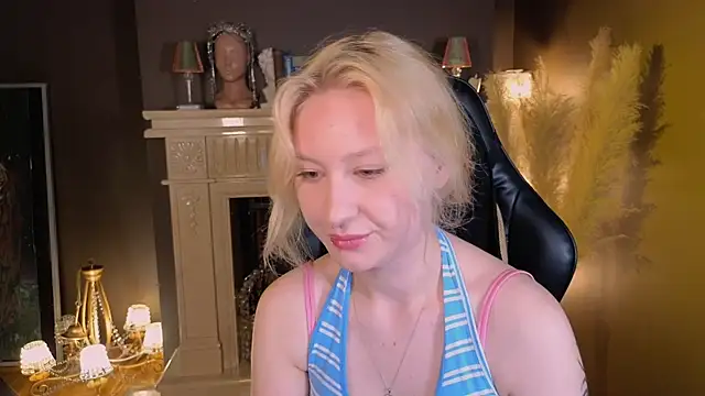 Snapshot of So_sofia chatting on June 12, 8:19 pm So sofia online show from June 12, 8:19 pm