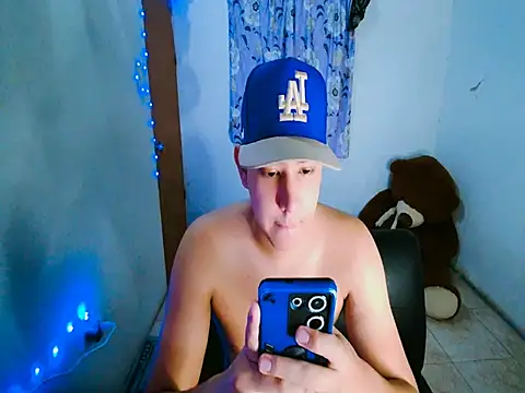 Snapshot of sweetboyxxx11 chatting on June 20, 1:30 am sweetboyxxx11 online show from June 20, 1:30 am