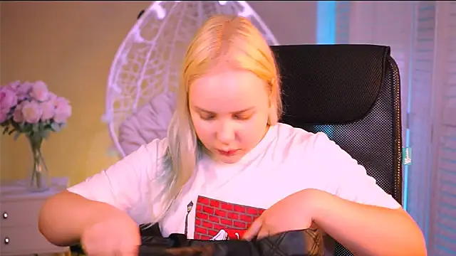 stellawatts online show from June 19, 10:08 am