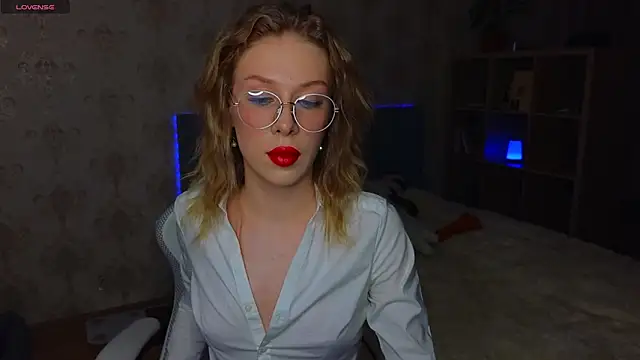 Snapshot of Lucia_wow chatting on June 13, 11:13 pm Lucia wow online show from June 13, 11:13 pm