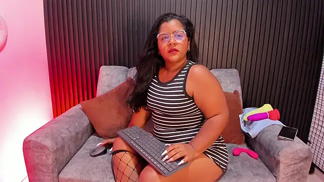 Mommy Big Ass online show from June 16, 8:55 pm