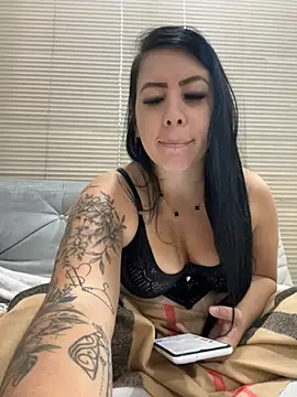 Snapshot of gabi_diass chatting on June 23, 11:52 am gabi diass online show from June 23, 11:52 am