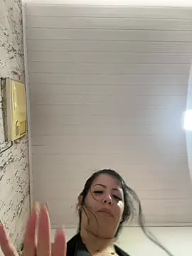 Snapshot of gabi_diass chatting on August 2, 7:01 pm gabi diass online show from August 2, 7:01 pm