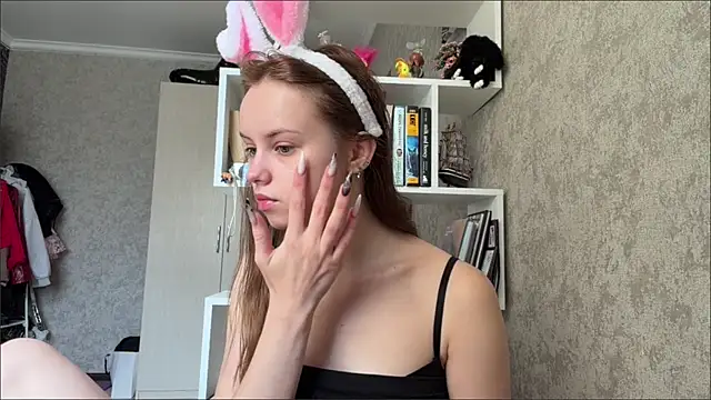 Mollybeans online show from July 22, 11:02 am