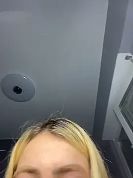 Snapshot of sabriloirinha chatting on June 15, 10:23 pm sabriloirinha online show from June 15, 10:23 pm