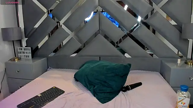 Ali Stoker  online show from July 26, 8:38 pm