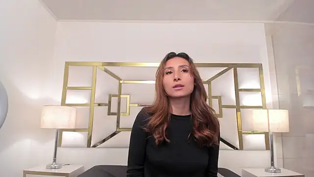 VivieneLuxe online show from July 29, 7:39 am