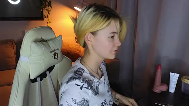 Emily Miu online show from July 25, 10:18 pm