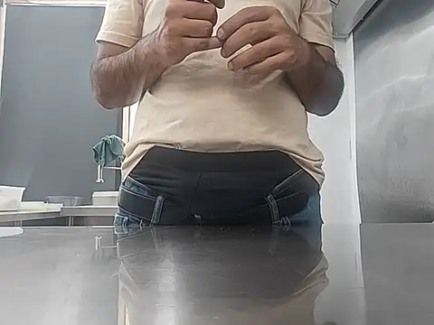 brownskinbull1 online show from July 22, 12:30 pm