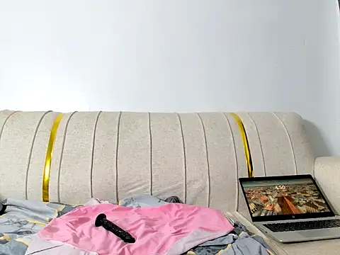 littlefrankie online show from June 20, 1:52 am