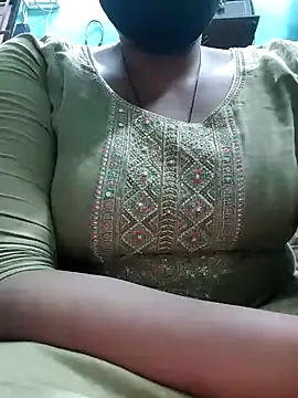 Hot Darling001 online show from June 18, 9:25 am