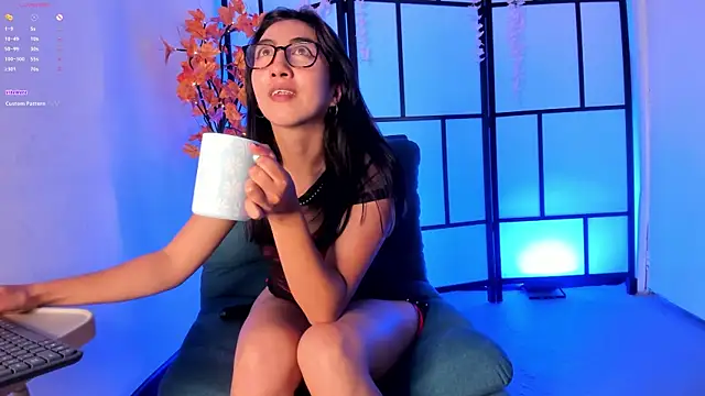 Snapshot of eimy_castillo chatting on June 15, 3:03 pm eimy castillo online show from June 15, 3:03 pm
