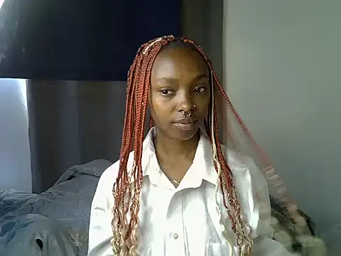 Snapshot of Petiteliz chatting on June 16, 8:06 am Petiteliz online show from June 16, 8:06 am