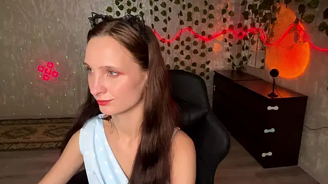 Snapshot of GensaFlara chatting on August 5, 9:01 am GensaFlara online show from August 5, 9:01 am