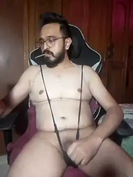 freakkydessi online show from June 24, 8:30 pm