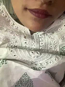 Snapshot of 5336Preetkaur873 chatting on June 18, 9:14 am 5336Preetkaur873 online show from June 18, 9:14 am