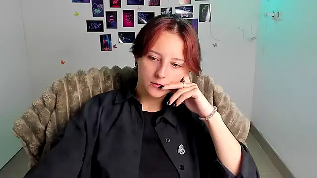 Snapshot of Dilara_Kiss_ chatting on August 3, 5:17 am Dilara Kiss online show from August 3, 5:17 am