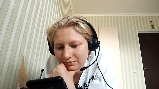 Snapshot of JennyShortcut chatting on June 18, 12:53 pm JennyShortcut online show from June 18, 12:53 pm