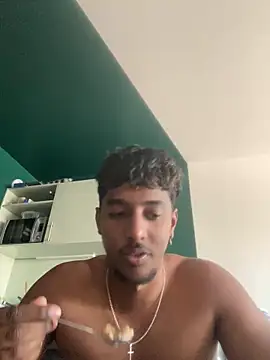 Snapshot of axel_black03 chatting on June 17, 11:34 am axel black03 online show from June 17, 11:34 am